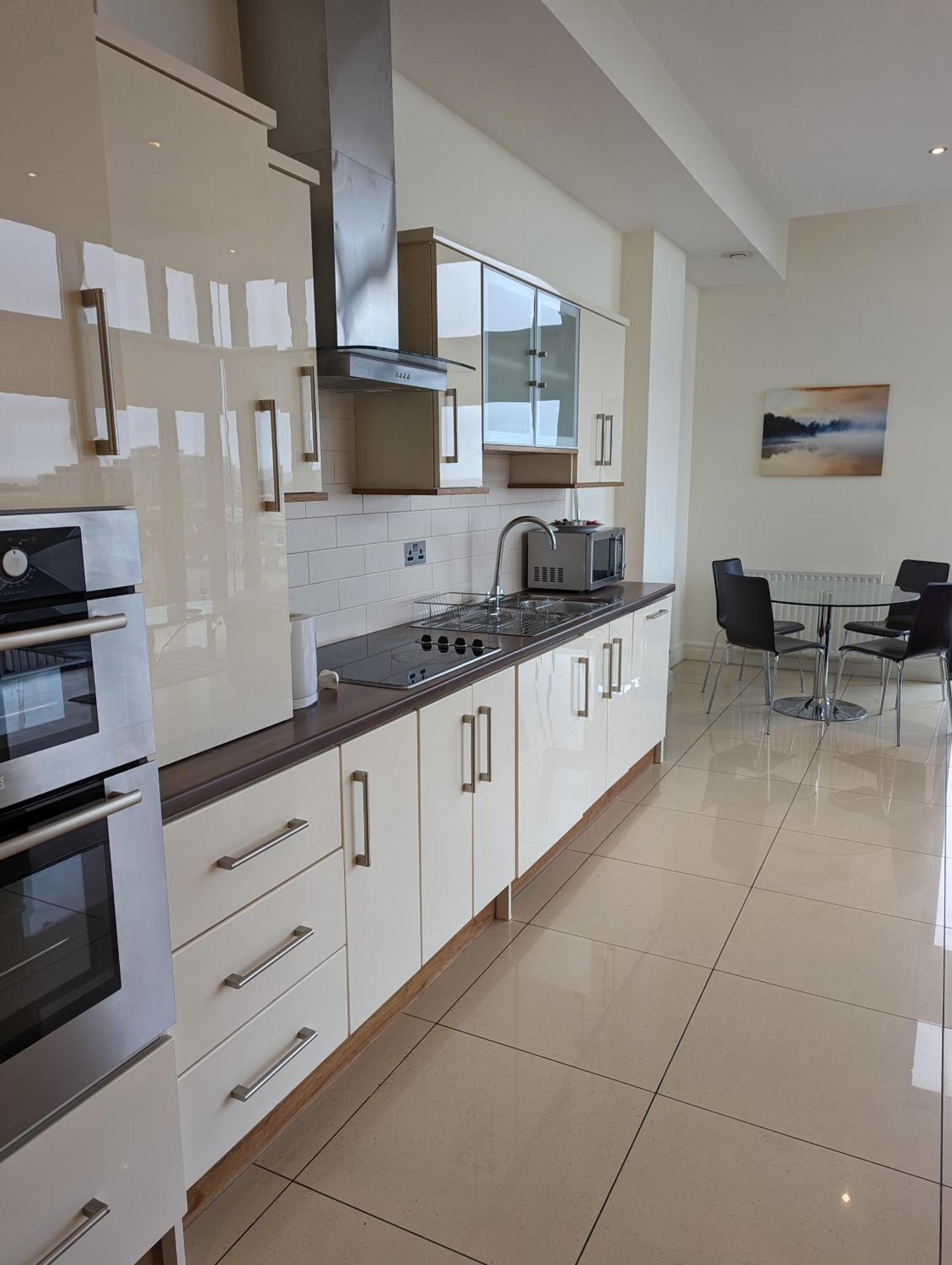 גלוואיי The Western Citypoint Apartments מראה חיצוני תמונה
