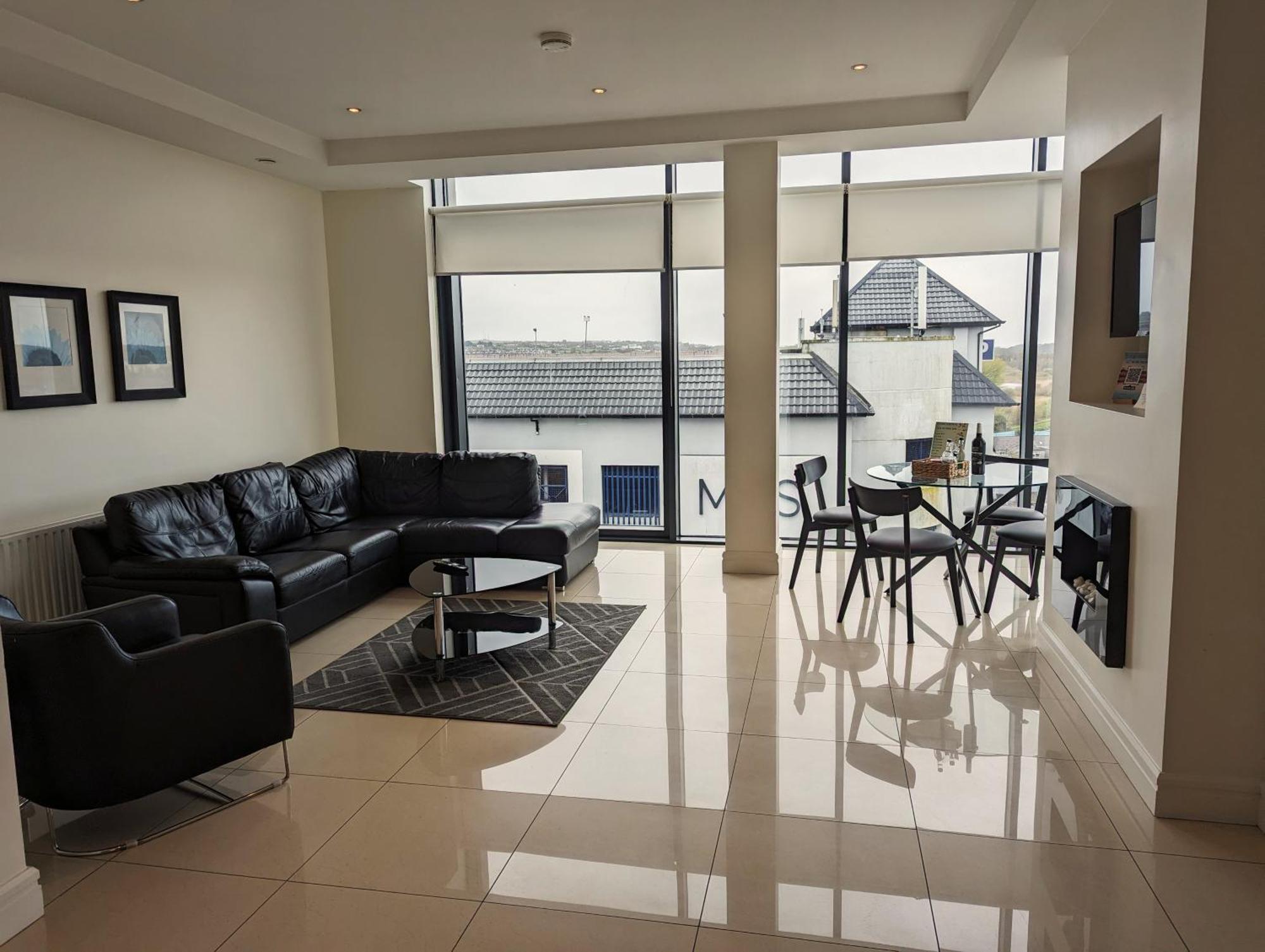 גלוואיי The Western Citypoint Apartments מראה חיצוני תמונה