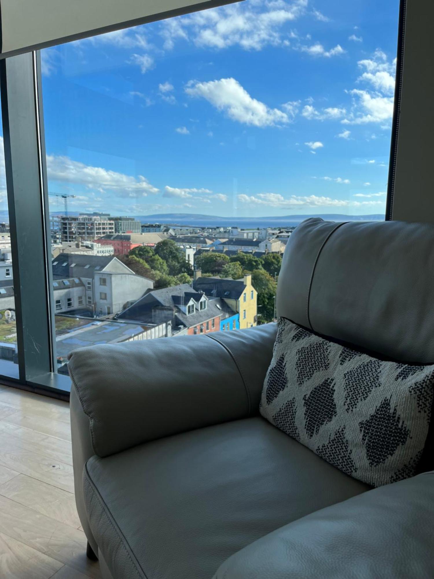 גלוואיי The Western Citypoint Apartments מראה חיצוני תמונה