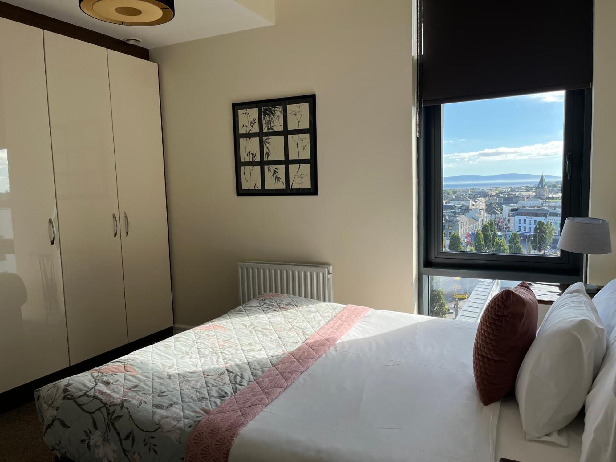 גלוואיי The Western Citypoint Apartments מראה חיצוני תמונה