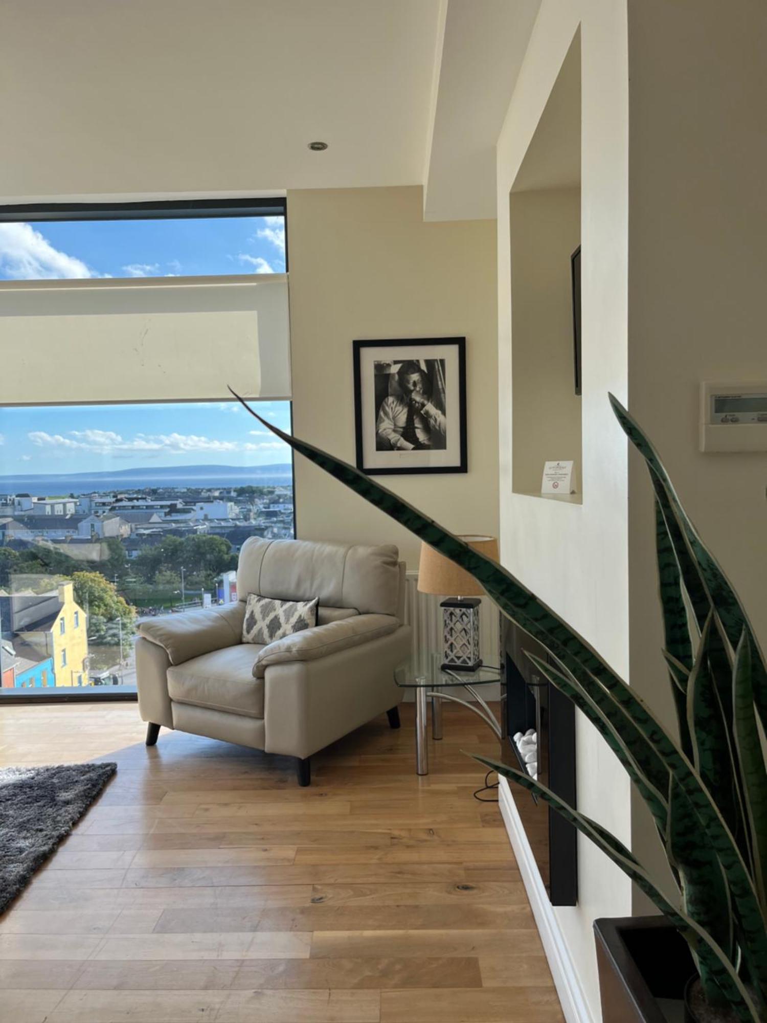 גלוואיי The Western Citypoint Apartments מראה חיצוני תמונה
