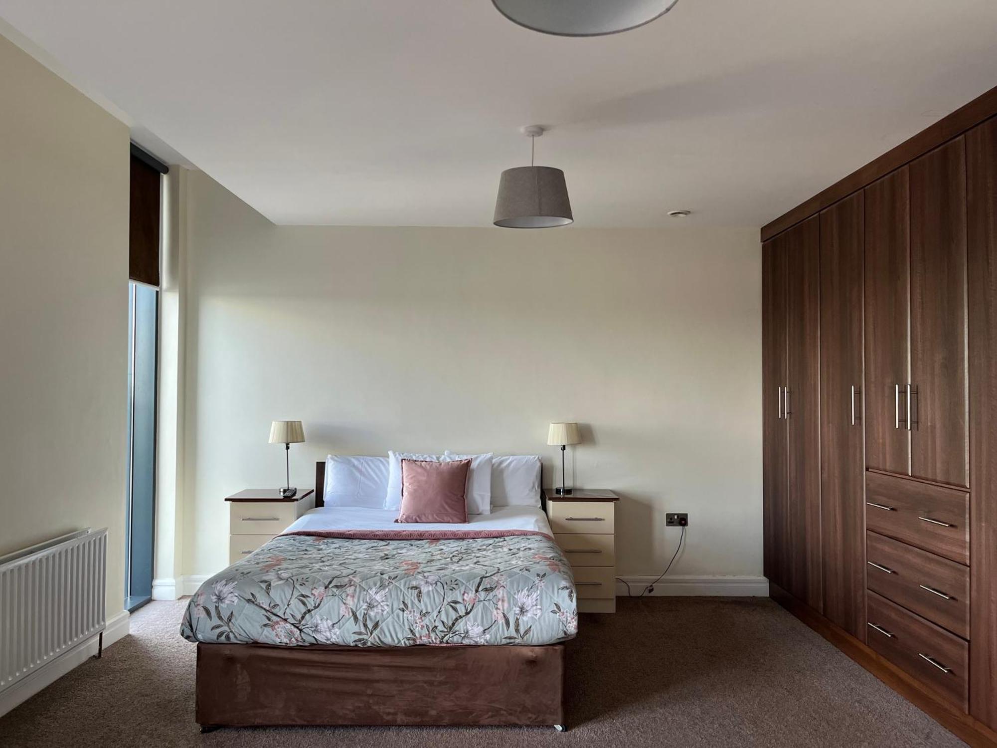 גלוואיי The Western Citypoint Apartments מראה חיצוני תמונה
