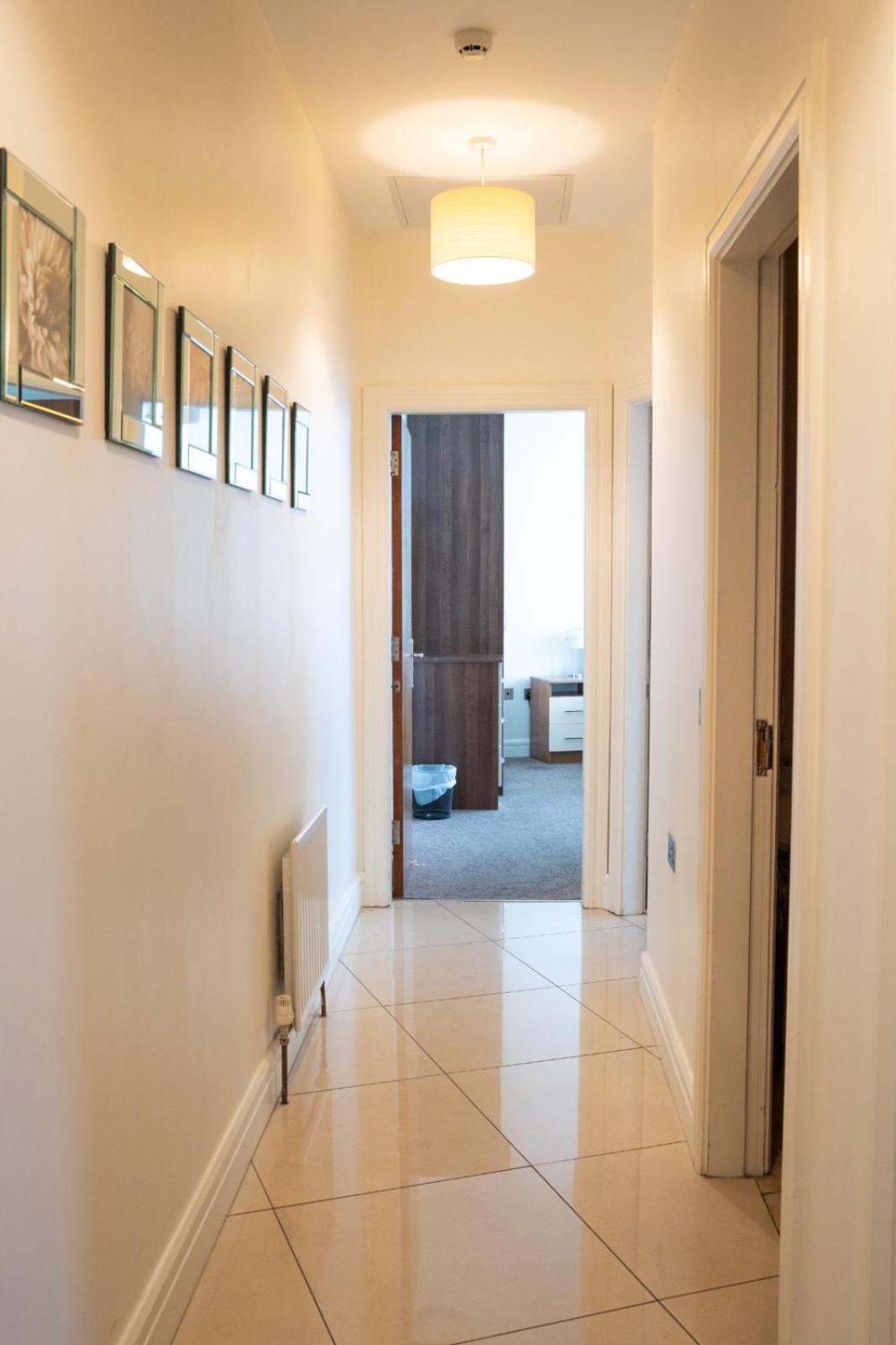 גלוואיי The Western Citypoint Apartments מראה חיצוני תמונה